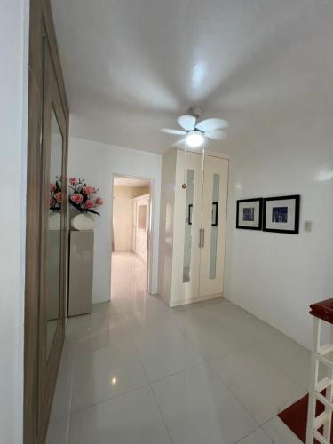 Φωτογραφία από το άλμπουμ του Grosvenor Square Kandi near walking street σε Angeles