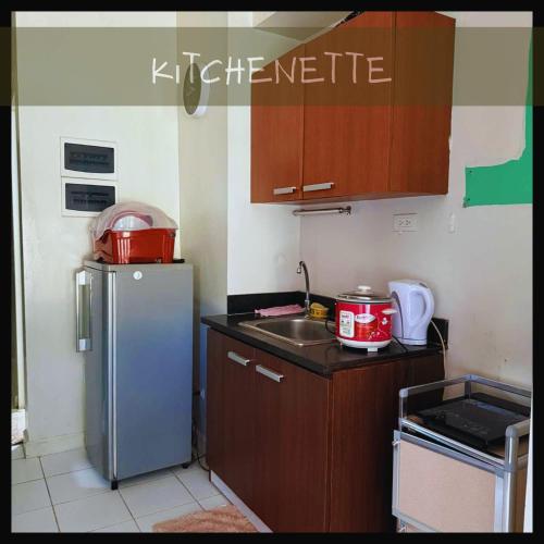 Vittoria Suites at Northpoint Pines Estateにあるキッチンまたは簡易キッチン