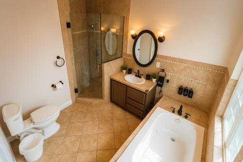 Stylish 3BR Getaway plus Poolにあるバスルーム