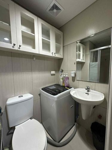 ห้องน้ำของ SD staycation Shell Residences facing moa complex