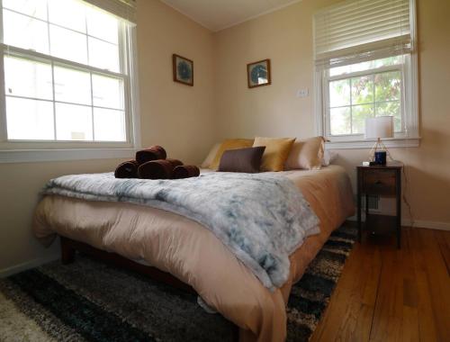 Ένα ή περισσότερα κρεβάτια σε δωμάτιο στο Private Oasis Ranch • In Town Princeton • 2BR/2B