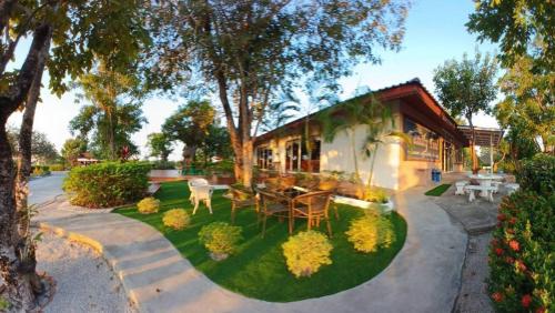 Κήπος έξω από το Sukhothaigrandhotelandlandmark
