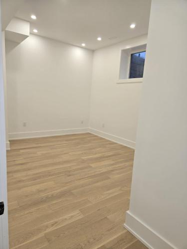 Gallery image of Luxury 5 BR, Gym, Sauna, Thtr, OD FP & Ktcn, Lake in Burlington