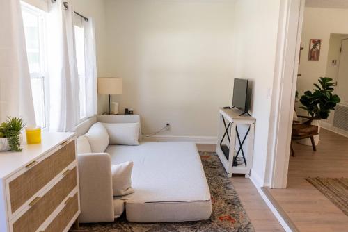 Χώρος καθιστικού στο Downtown Mount Dora Hideaway