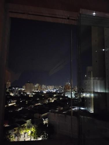 a view of a city at night from a building at Studio Joseense Modesto Aconchegante Centro SJC in São José dos Campos