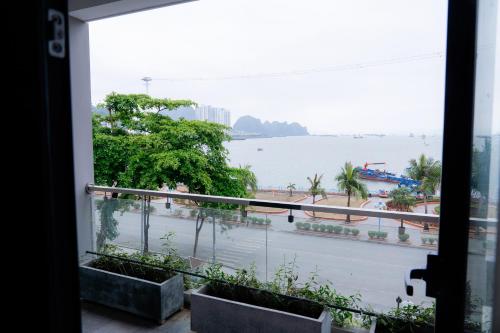 a view of the water from a balcony at Bạch Đằng Hạ Long Hotel in Ha Long