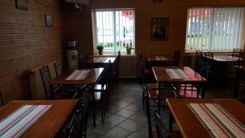 a room with tables and chairs in a restaurant at Konse Motel and Caravan Camping in Pärnu