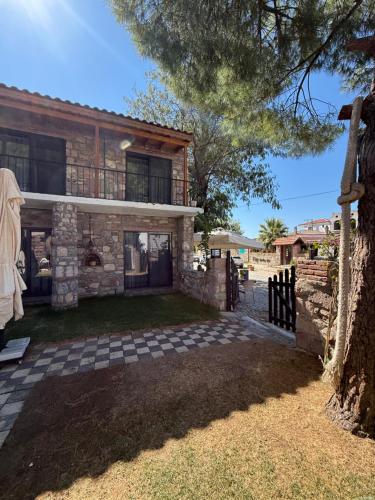 Το κτήριο όπου στεγάζεται  το δωμάτιο σε οικογενειακή κατοικία