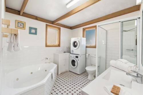 Bilik mandi di Batemans Bay Marina Resort