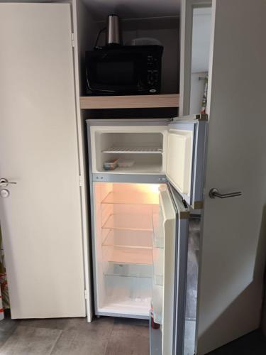 Dapur atau dapur kecil di Camping Mobil Home 6 Pers Rivage des Landes Piscine Landes
