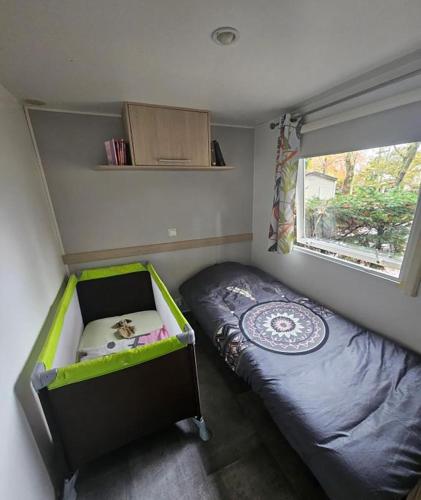 Katil atau katil-katil dalam bilik di Camping Mobil Home 6 Pers Rivage des Landes Piscine Landes