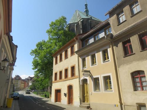 Eine Fassade oder ein Eingang zu Apartments Altstadthaus Görlitz