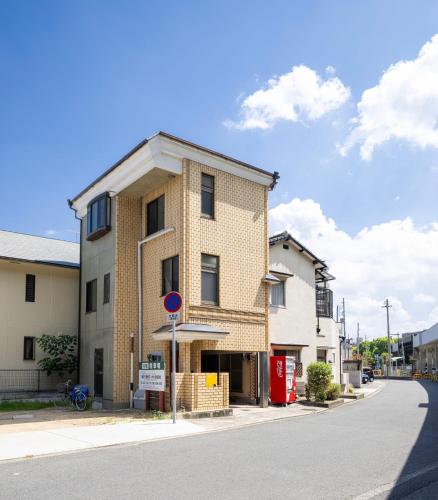 a brick building on the side of a street at INARI - Vacation STAY 87349 in Takamatsu