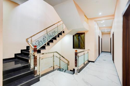 Ảnh trong thư viện ảnh của SPOT ON by OYO Hotel Krishna Raj Ujjain Junction ở Ujjain