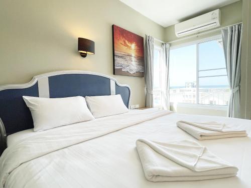 Una cama o camas en una habitación de Hub Hua Hin 57