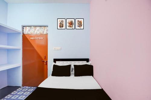 Postel nebo postele na pokoji v ubytování Hotel O Jannat Galaxy
