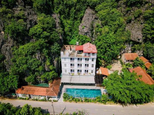 Bazén v ubytování Tam Coc Lakeside Homestay nebo v jeho okolí
