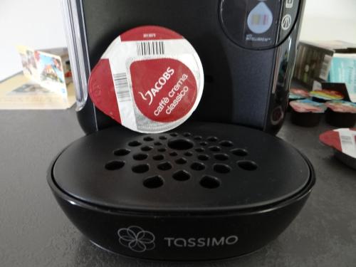 a close up of a toaster with a sticker on it at Ferienwohnung Albel in Velden am Wörthersee