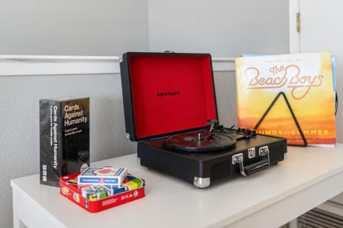 a table with a radio and books on it at The Cayucan Bungalows by AvantStay Pet-Friendly Getaway Steps from Cayucos State Beach in Cayucos