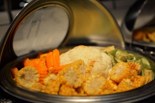 a close up of a dish of vegetables in a toaster at Petra Bermudez Hotel in Wadi Musa