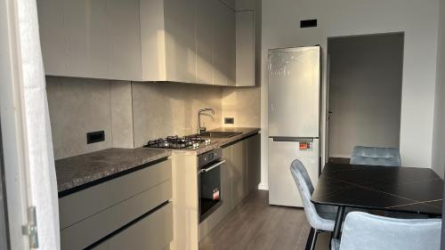 Kuchyň nebo kuchyňský kout v ubytování Apartment in centrul orasului