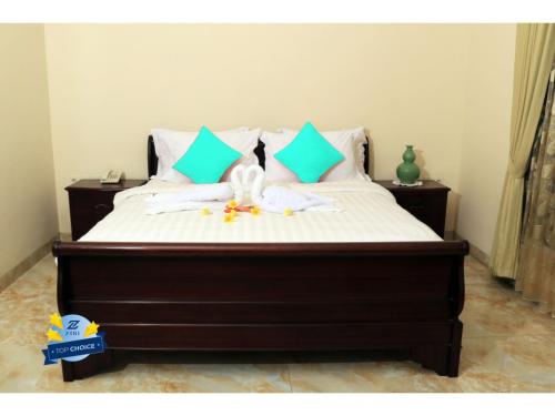 a bedroom with a bed with a stuffed animal on it at PLUM Dreamscape Inan Malang in Rampal