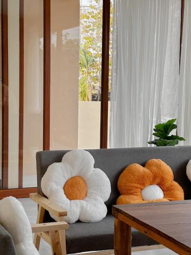 a couch with a bunch of stuffed animals on it at Tamarind Pool Villa Kohlarn in Ko Larn