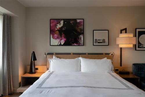 Katil atau katil-katil dalam bilik di Thompson Chicago, by Hyatt