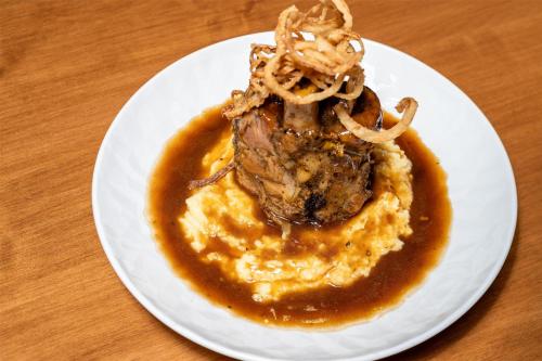 Makanan di atau berdekatan hotel