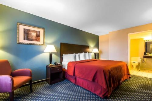 Postel nebo postele na pokoji v ubytování Quality Inn Duncan HWY 81