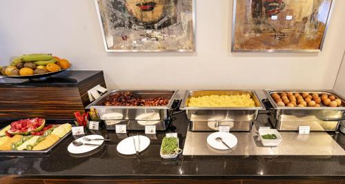 Makanan di atau berdekatan hotel