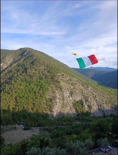 a kite flying in the sky over a mountain at Le stanze di NinFa in Pacentro
