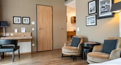 a waiting room with chairs and a door at Best Western Plus Hotel Ostertor in Bad Salzuflen