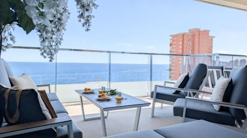 SUNSET SAILORS butterfly lounge