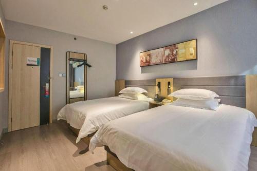 Cama o camas de una habitación en Jinjiang Inn Taizhou Huangyan Jiufeng Park