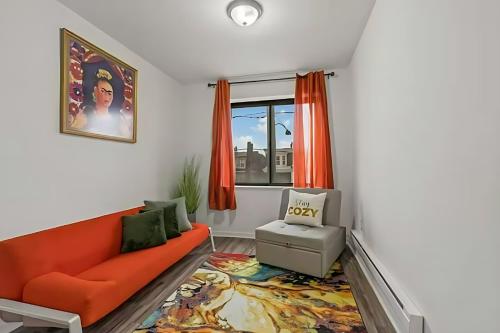 Lodgyy Cozy Apartments Near Downtownにあるシーティングエリア