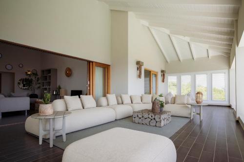Luxury Ocean View Villa with Private Pool - Curaçaoにあるシーティングエリア