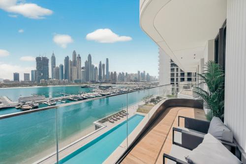 Luxury 2BR Retreat Gorgeous Beach & Skyline Views