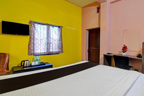 Телевизор и/или развлекательный центр в Hotel O Chilika Residency