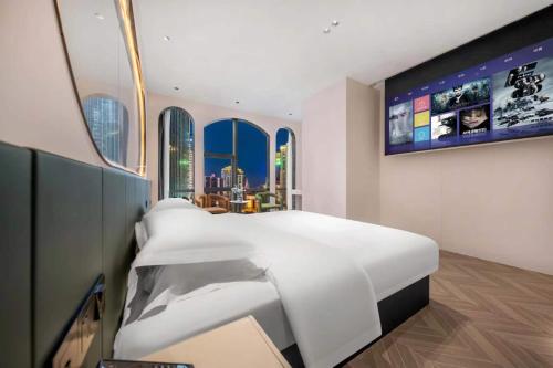 TV a/nebo společenská místnost v ubytování Borui Starry Sky View Hotel (Chongqing Jiefangbei Pedestrian Street Hongyadong Branch)