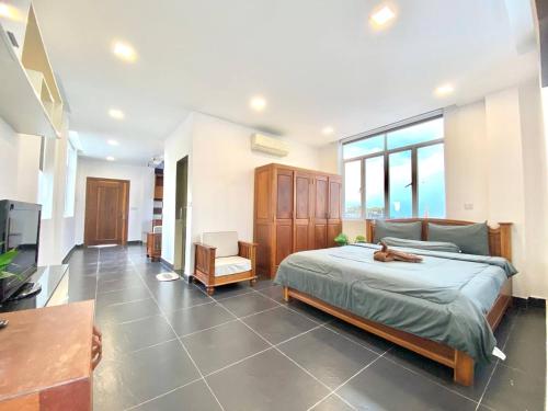Ένα ή περισσότερα κρεβάτια σε δωμάτιο στο WH Bassac Residence