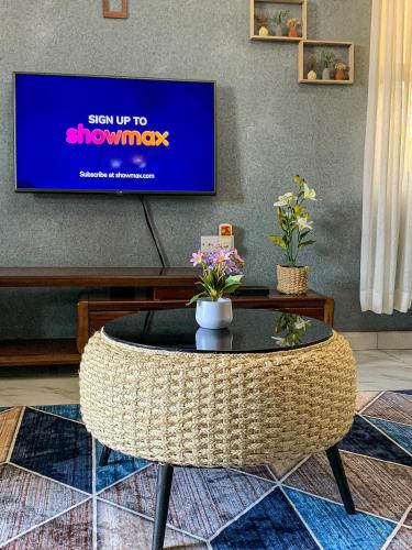 Comfort homes BnBにあるテレビまたはエンターテインメントセンター