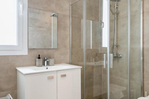 Ένα μπάνιο στο Blu Horizon - Stylish Living with Pool & Balconies in Protaras