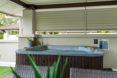 Fotografie z fotogalerie ubytování Rooftop Tranquility at Stunning Temple Resort v destinaci Port Douglas