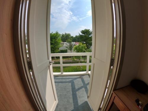 an open door with a view of a balcony at De Chaochom Hua Hin in Hua Hin