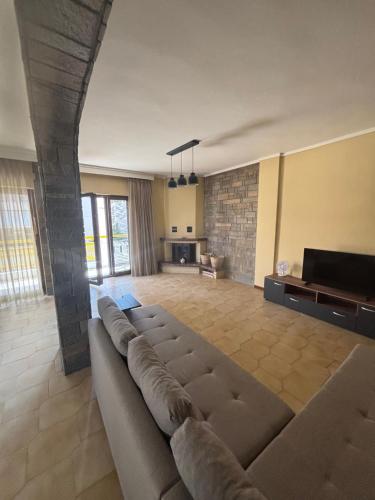Nikopoleos Home