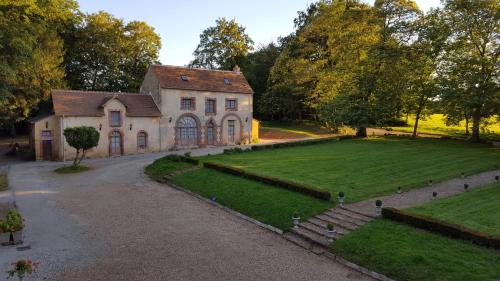 Κήπος έξω από το Hôtel des 4 continents - Le Mans