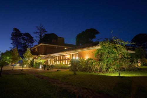 a house at night with its lights on at Hosteria Del Pescador in Punta Del Diablo