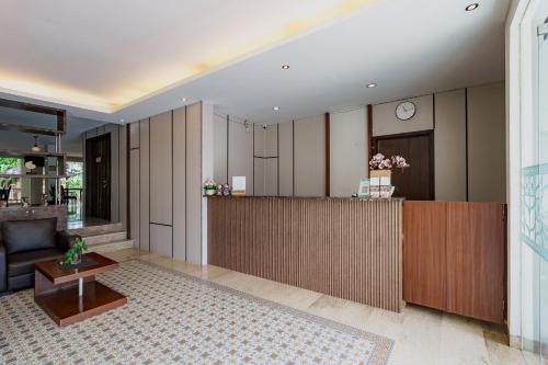 Η κουζίνα ή μικρή κουζίνα στο Sans Vibes Jasmine Suite TB Simatupang