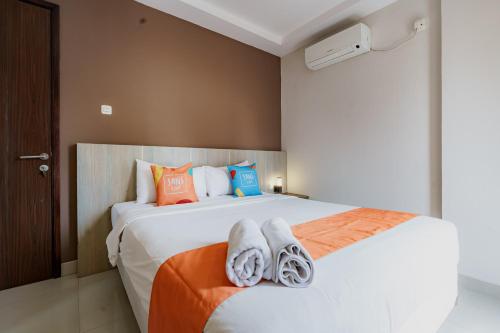 Ένα ή περισσότερα κρεβάτια σε δωμάτιο στο Sans Vibes Jasmine Suite TB Simatupang